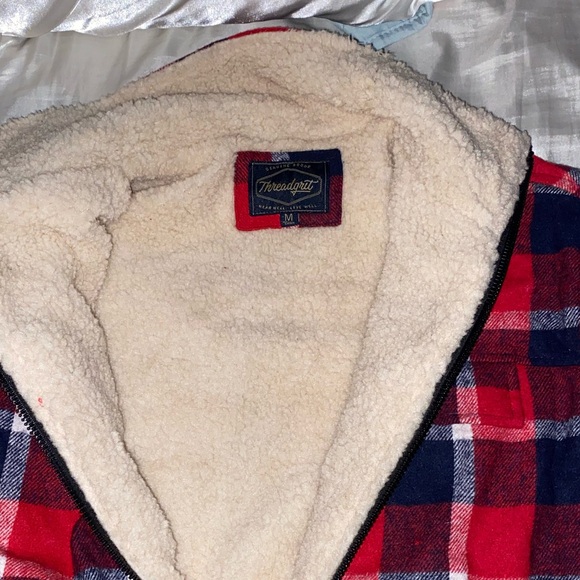 Winter coat. never worn out. got as a christmas gift but didn’t fit me - Picture 2 of 3